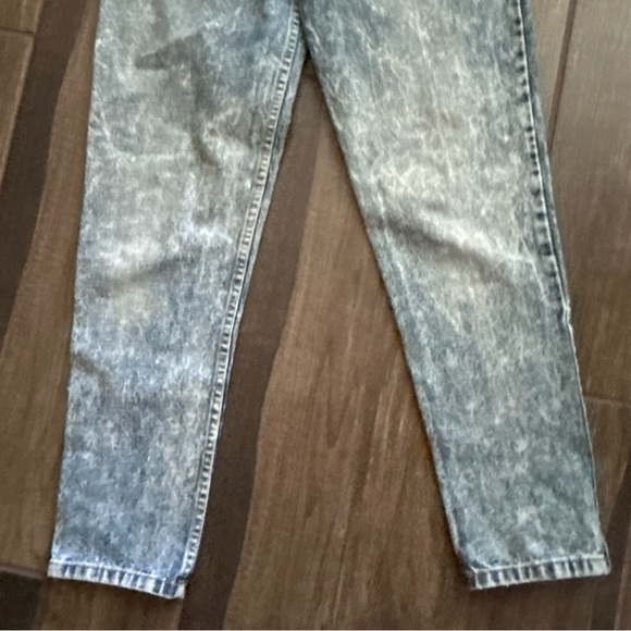 VTG Guess Medium Wash Mom Jeans Sz 32 - Picture 2 of 8